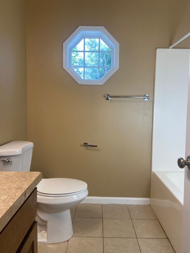 Building Photo - 812 20th St