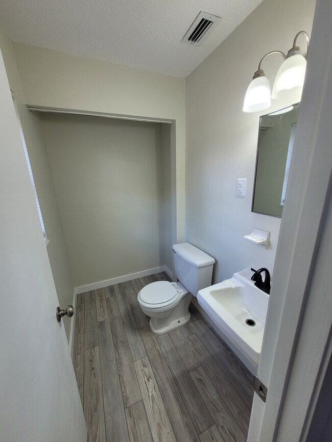 Building Photo - 1151 NW Ashley St