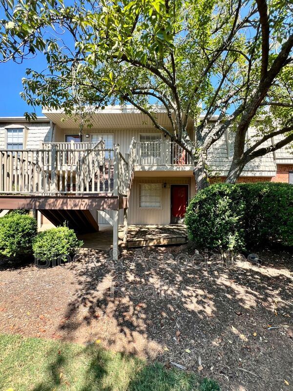 Building Photo - 3826 Country Club Rd