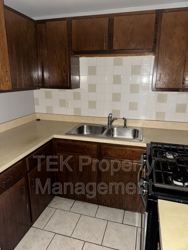 Building Photo - 205 Lake Ave