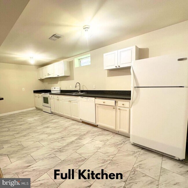 Building Photo - 2893 Myrtlewood Dr