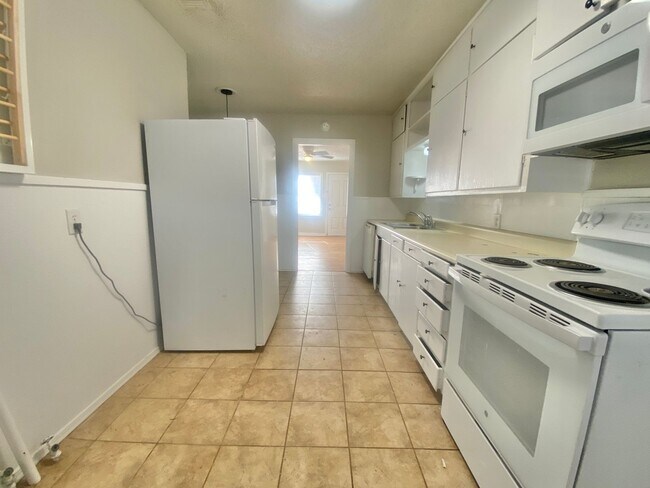 Building Photo - 2420 33rd St