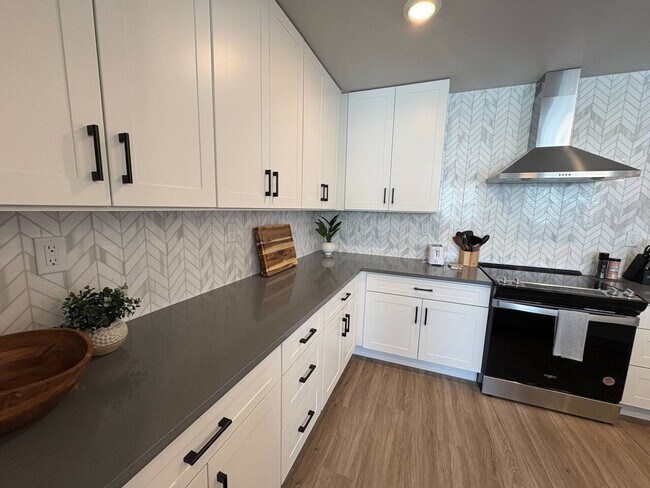 Building Photo - 206 N Chapparell Dr