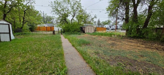 Building Photo - 250 Cribbon Ave
