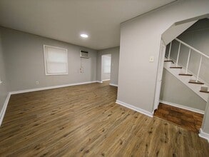 Building Photo - Beautifully updated home in U of M!