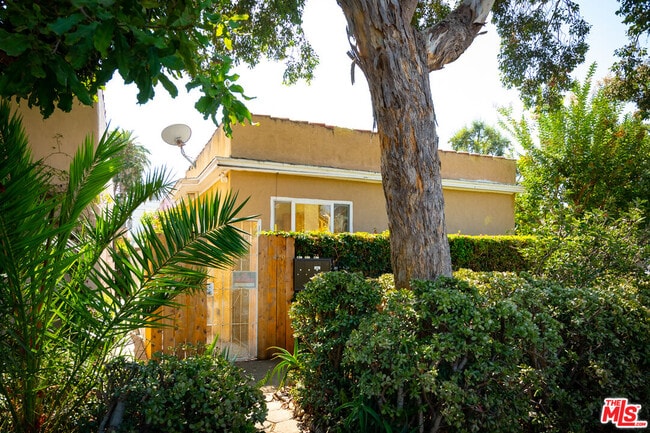 Building Photo - 420 Altair Pl