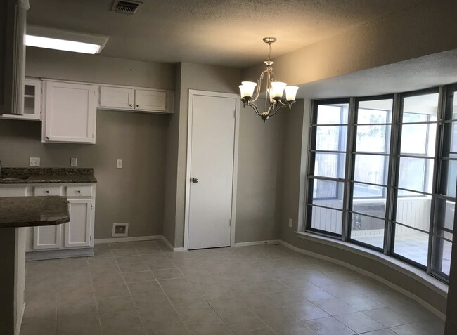 Breakfast Nook/Dining Area - 516 Mustang Drive