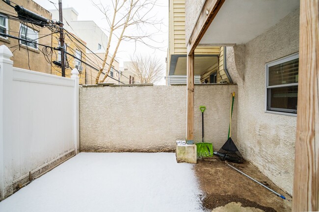 Building Photo - Contemporary Three Bedroom Home in Point Breeze