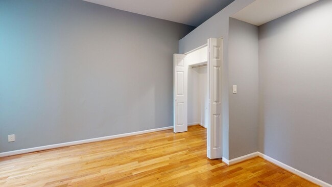 Building Photo - Le Droit Park Renovated Three Bedroom W/Pa...