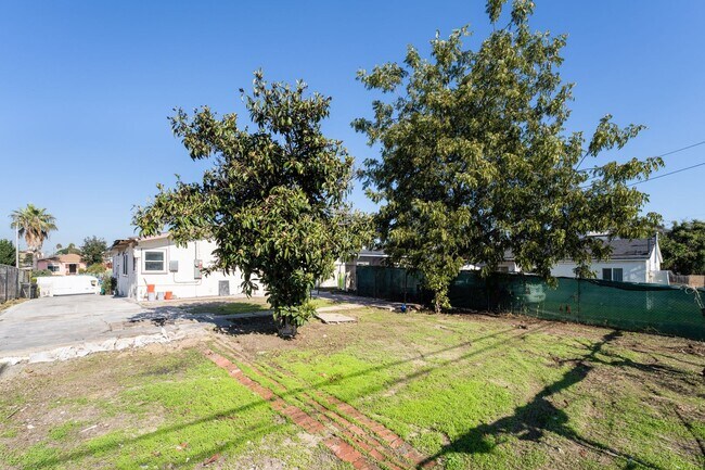 Building Photo - Freshly Remodeled 3 Bed / 2 Bath Home with Large Private Yard