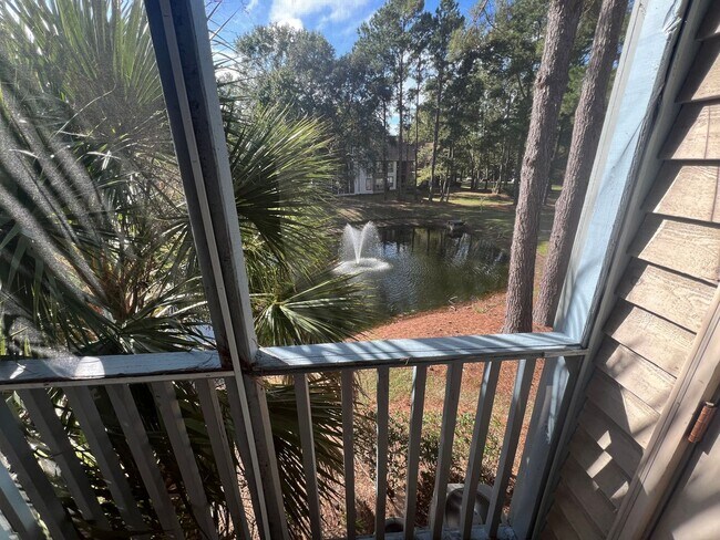 Building Photo - Serene 2-Bed Oasis in North Charleston – Lush Surroundings & Modern Comforts