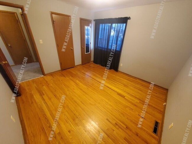 Building Photo - North Overland Park Duplex-Available in MAY!!