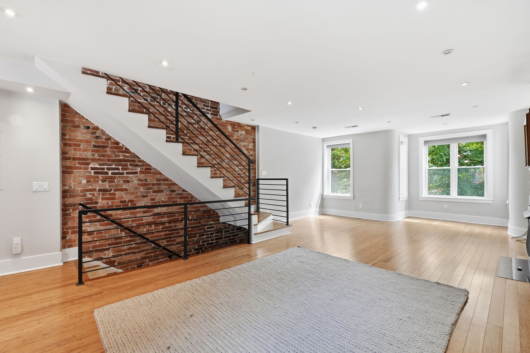 Building Photo - 2128 1st St NW