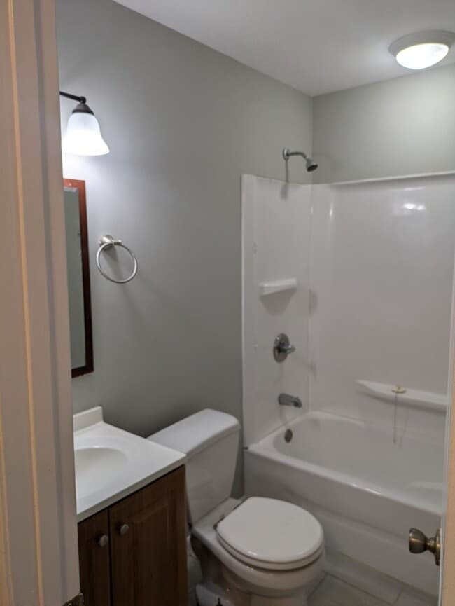 Building Photo - 550 Harding Pl