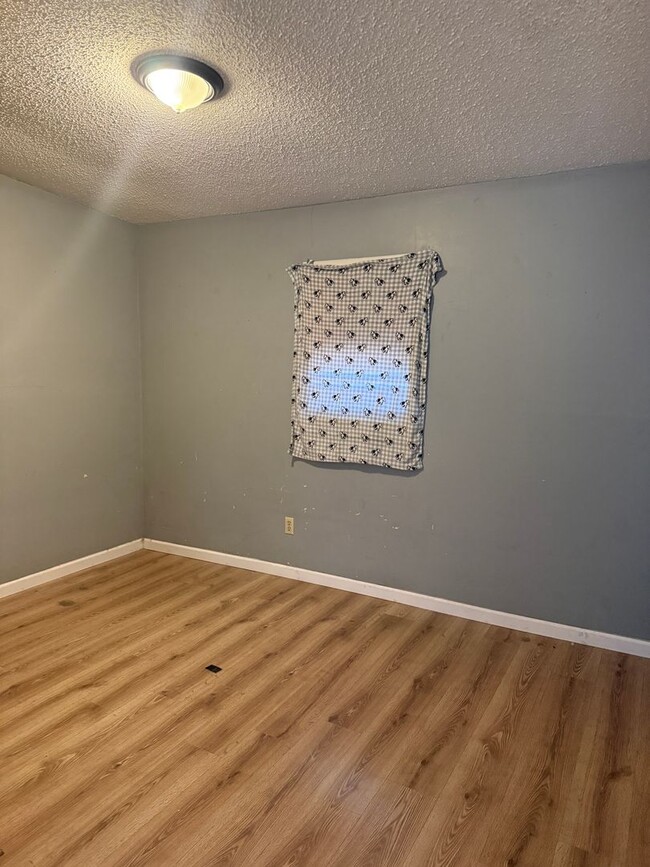 Building Photo - Charming Apartment In Charming Town