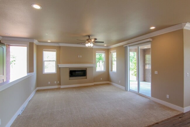 Building Photo - Brand New Build!