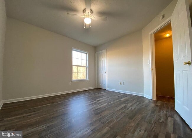 Building Photo - 9609 Coventry Creek Dr