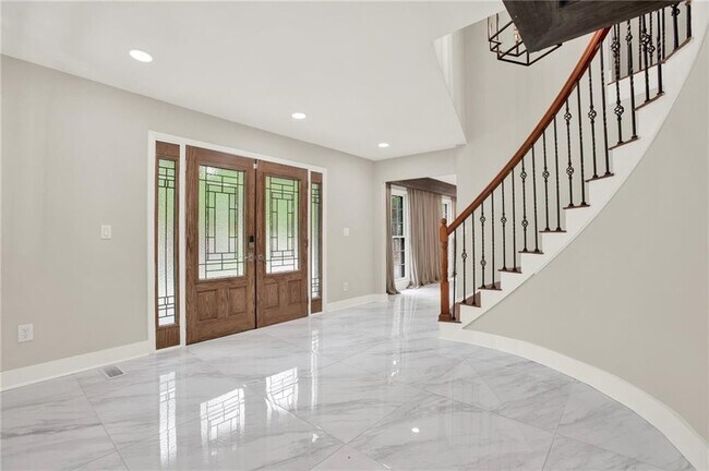 Building Photo - 3270 Brookview Dr