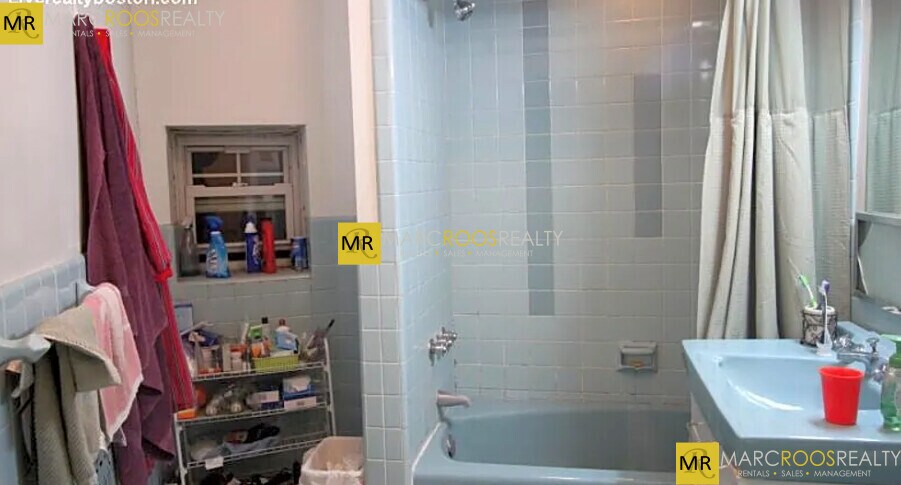 Building Photo - 1087 Beacon St