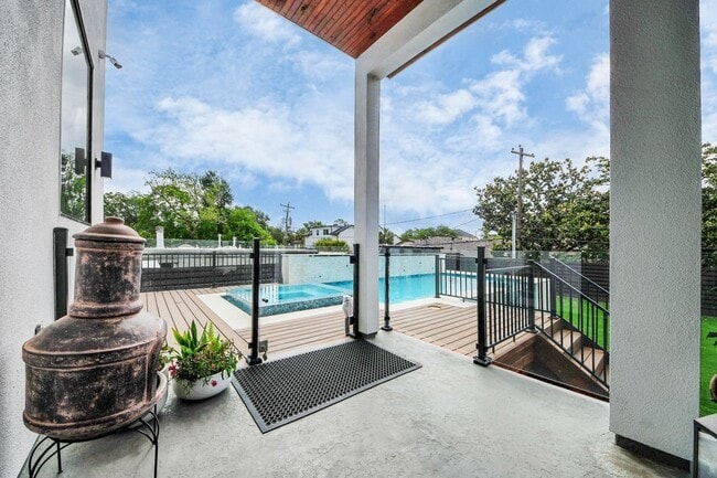 Building Photo - 5327 S Braeswood Blvd