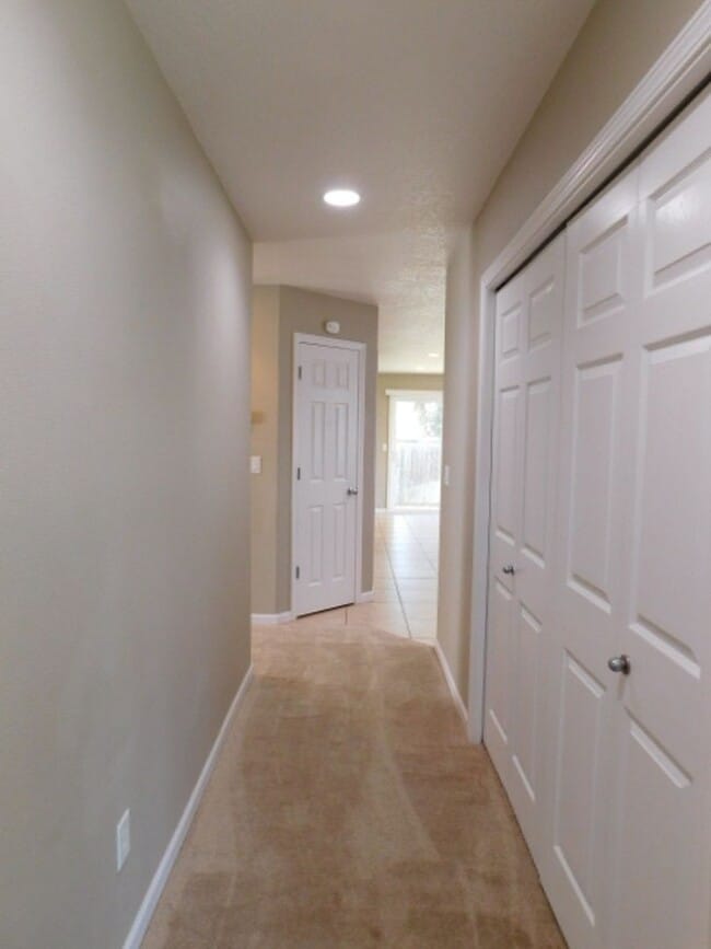 Building Photo - 3Bd/2Ba Single Story House - Available Soon!