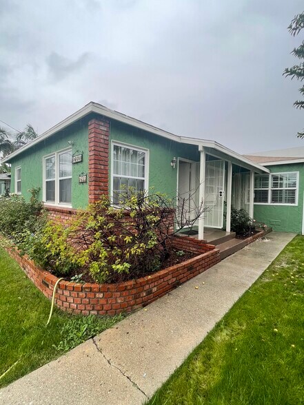 Building Photo - 1631 Del Amo Blvd