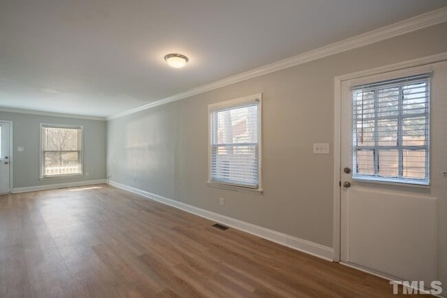 Building Photo - 312 W Park St