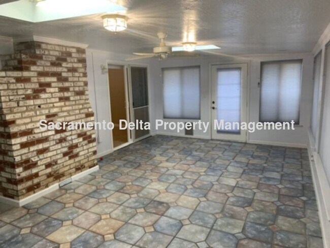 Building Photo - Spacious 3 bedroom, 2 Bath home in Citrus ...