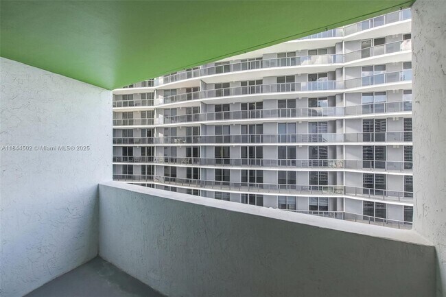 Building Photo - 1756 N Bayshore Dr