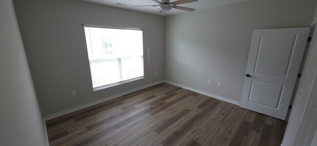 Building Photo - 566 Rochdale Run