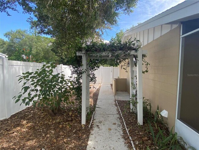 Building Photo - 1110 Carmella Cir