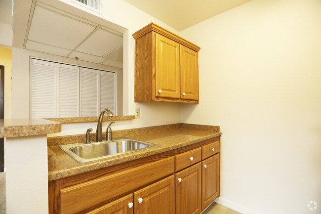 Sierra Regency Senior Living Roseville, CA Apartment