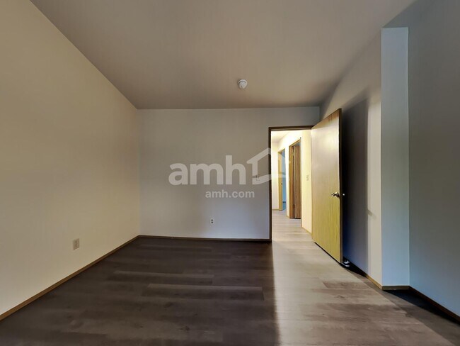 Building Photo - 2078 SE 8th Dr