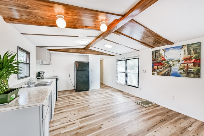 Building Photo - 1749 Max Rd