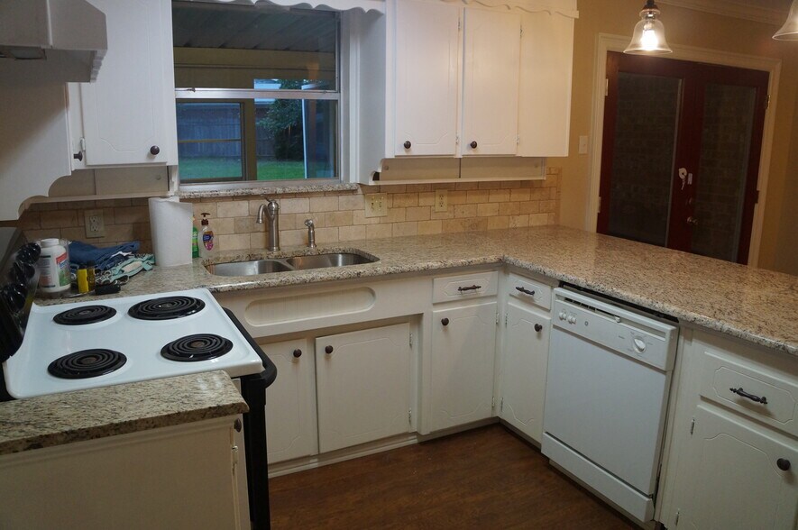 Kitchen - 5428 Topper Drive
