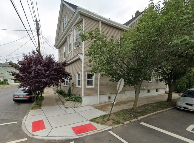 Primary Photo - 42 Planten Ave