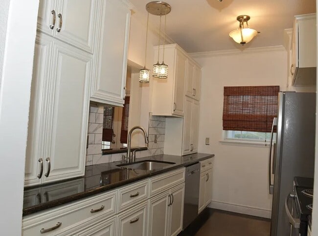Primary Photo - 6000 Reims Rd