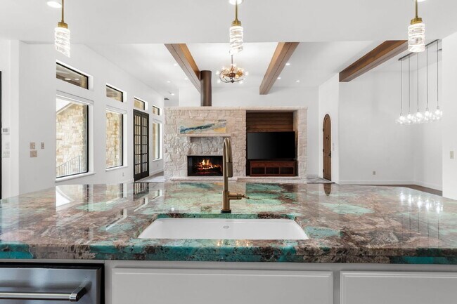 Building Photo - Elevated Executive Living in Lake Forest