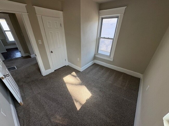 Building Photo - Stunning 4 Bed Home