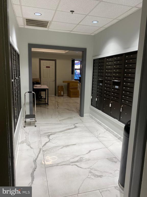 Building Photo - 200 Lombard St