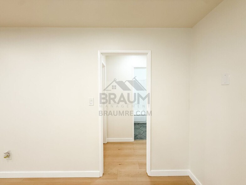 Building Photo - 5611 Fulcher Ave