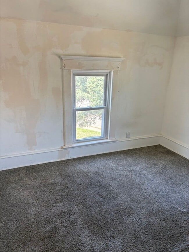 Building Photo - 408 Oak Ave