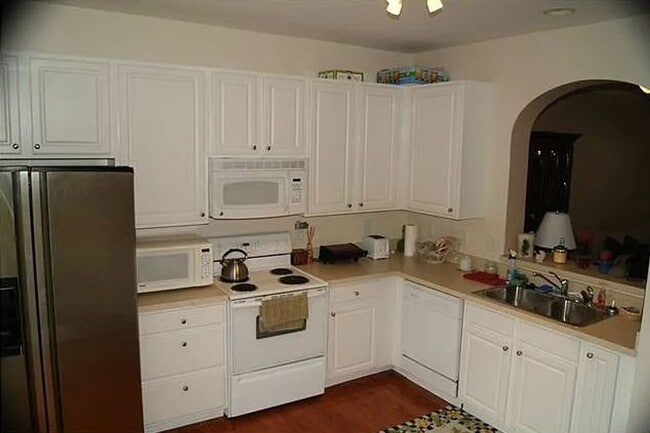 Building Photo - 21 Canary Ct