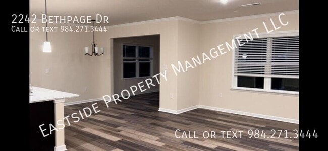 Building Photo - 2242 Bethpage Dr