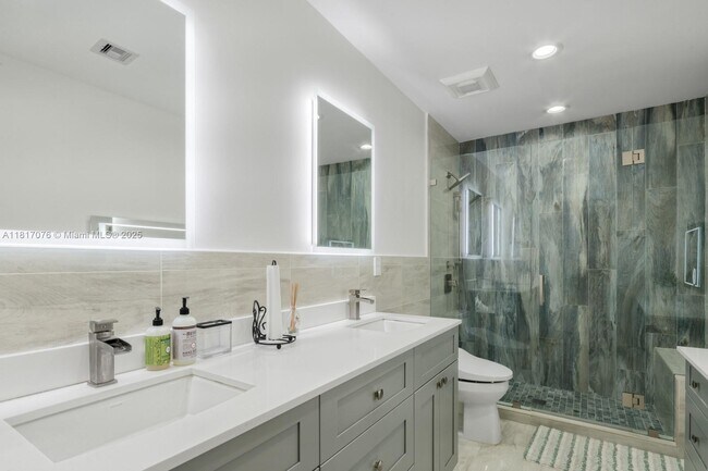 Building Photo - 12985 Ortega Ln