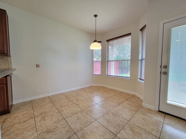 Building Photo - Charming & Spacious 4/BR 3/BR Home – Pet F...