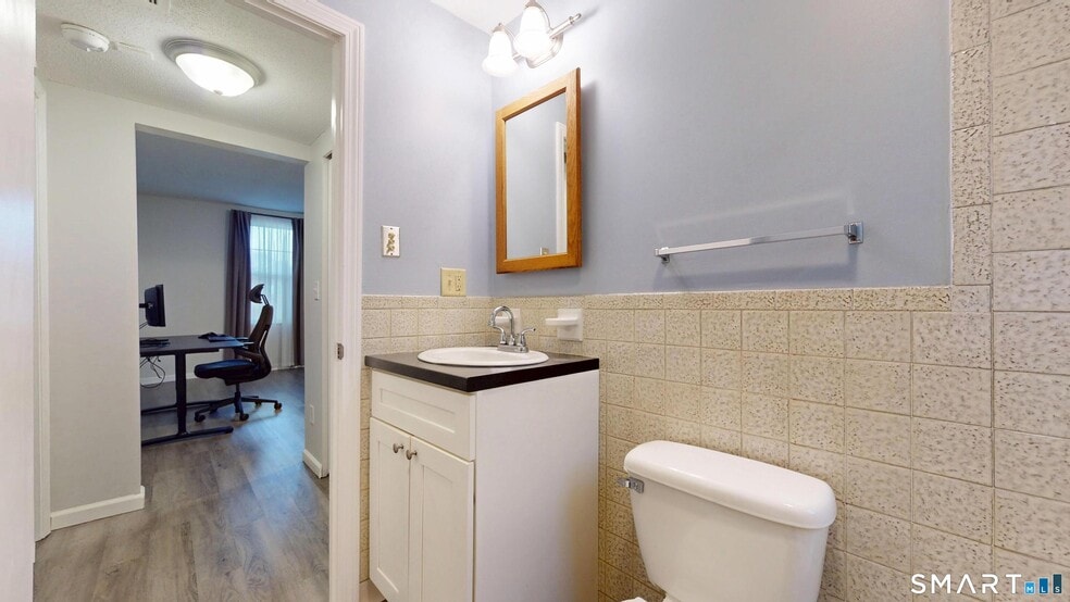 Building Photo - 49 Willard St