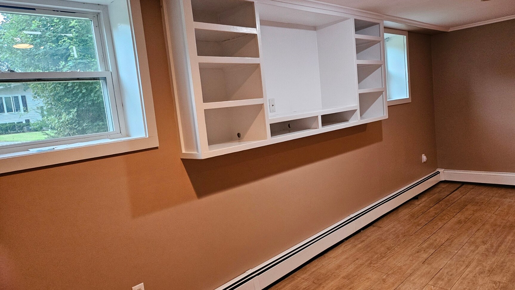 Play room Downstairs Shelvwes - 5 Tudor Ct W