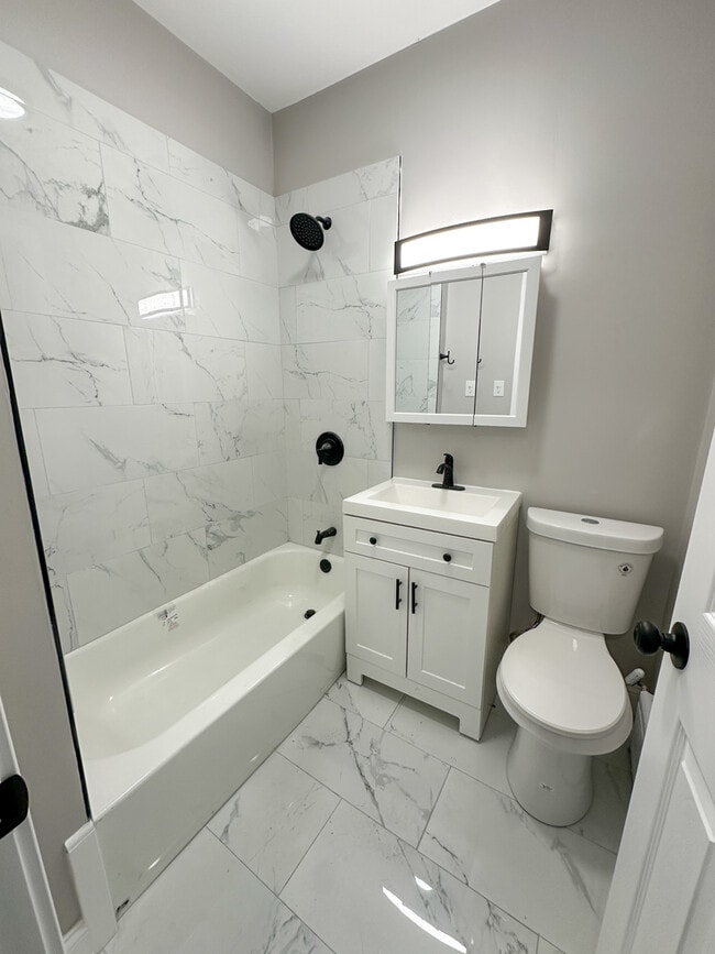 Building Photo - 4045 W Argyle St