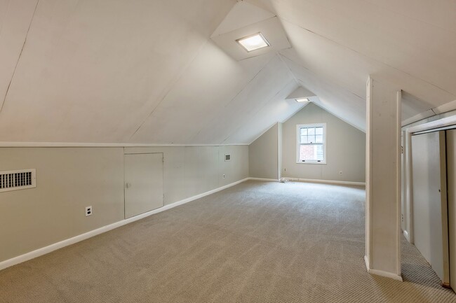 Building Photo - Classic Chevy Chase Charm in NW DC Availab...